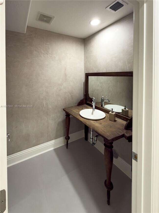 Foto del edificio - 3148 Indiana St