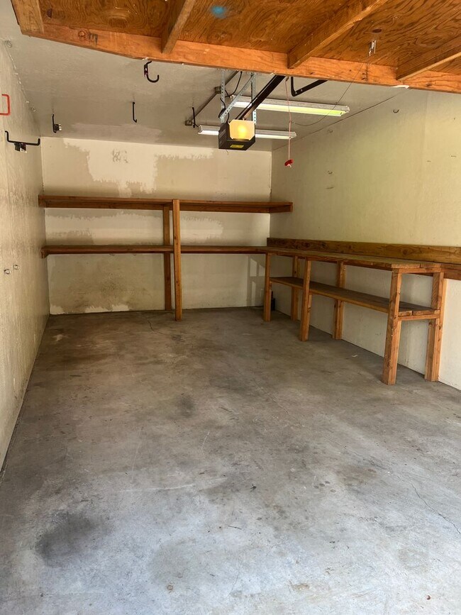 Building Photo - Sunny Soquel Townhouse - One mile to New B...