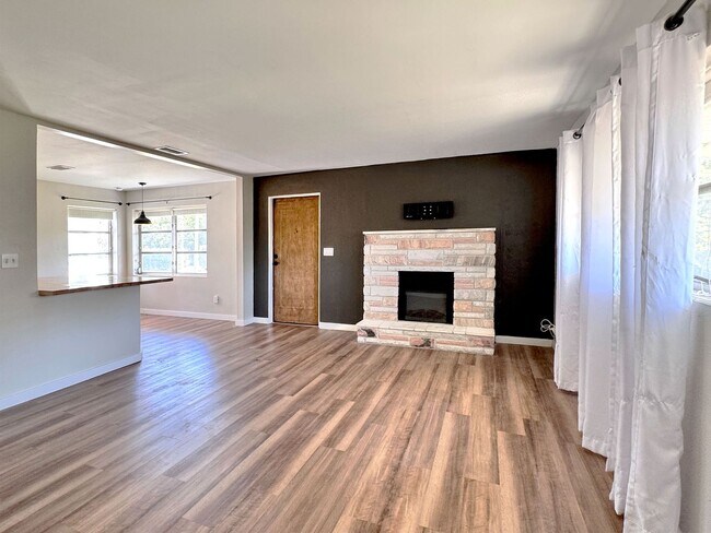 Foto del edificio - Peaceful 2-Bedroom Home Near Lake Starr