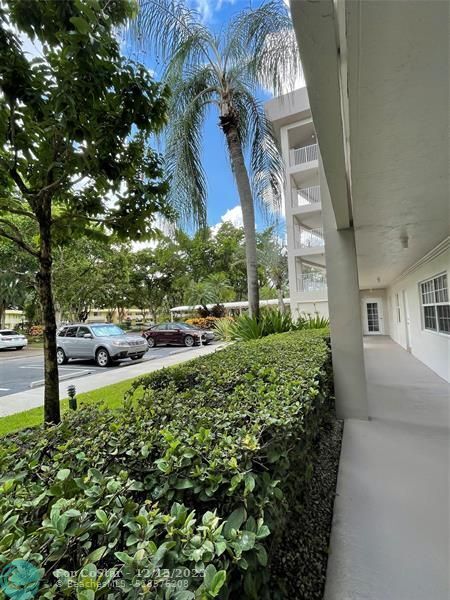 Foto del edificio - 545 Oaks Ln