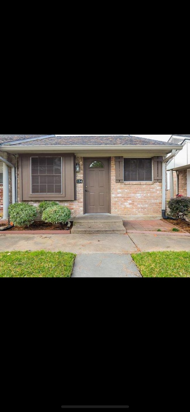 Front - 1108 W Tri Oaks Ln