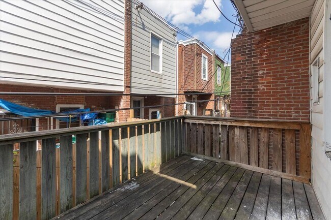Building Photo - Beautiful and updated home for rent in Ove...