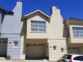 Building Photo - 65 Rousseau St
