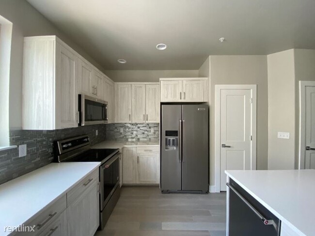 Building Photo - 2 br, 4 bath Townhome - 1652 Julian Street