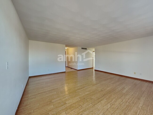 Foto del edificio - 3064 Beutell Lane