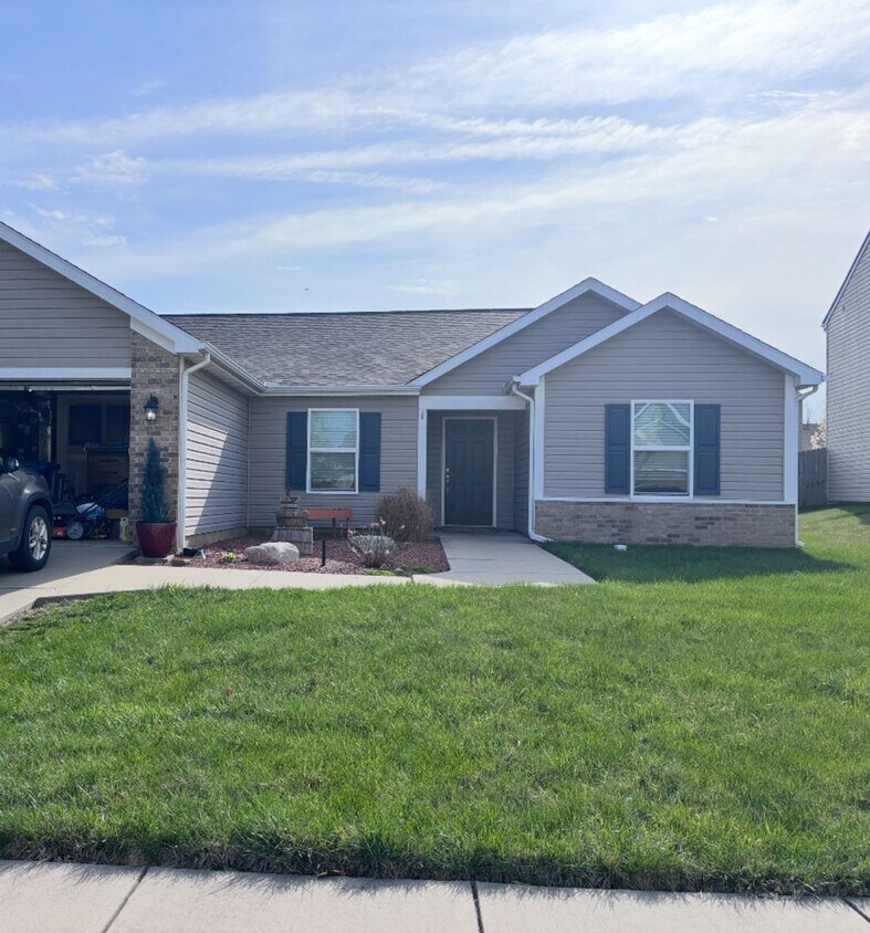 Foto principal - WEST LAFAYETTE...3 Bedroom 2 Bath plus office