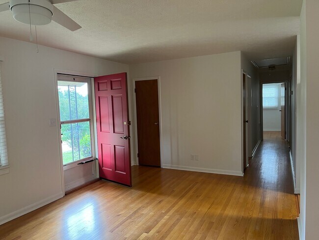 Building Photo - 6100 Belle Dr