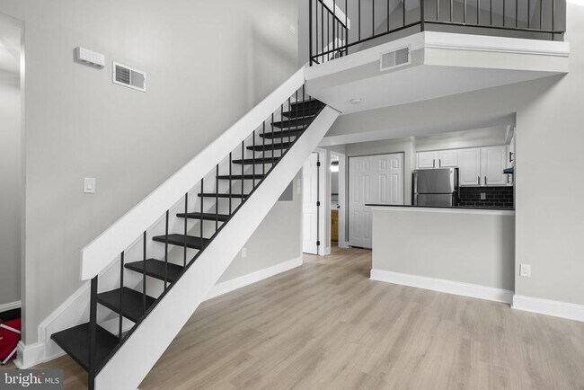 Foto del edificio - 14007 Briston St