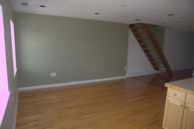 APARTAMENTO 3F - 524-525 S Front St