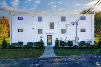 Building Photo - 21044 Southbend Cir