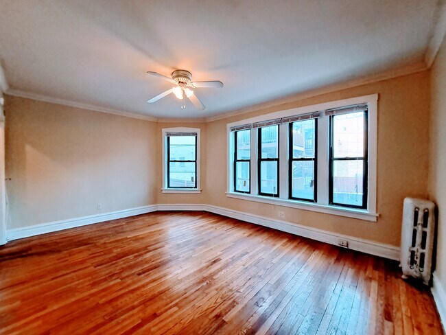 Building Photo - 1471 W Carmen Ave