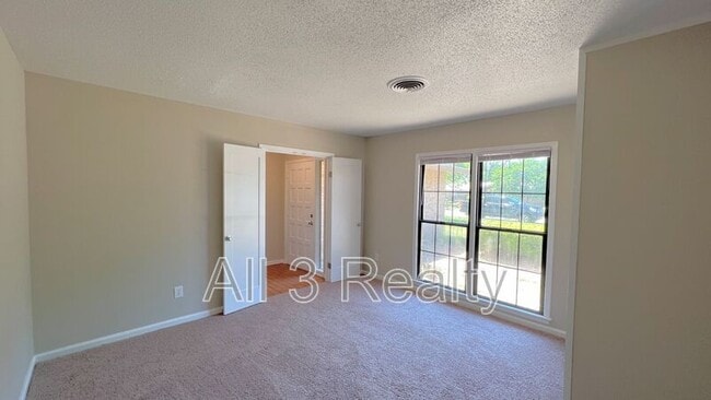 Building Photo - 418 Stroll Dr