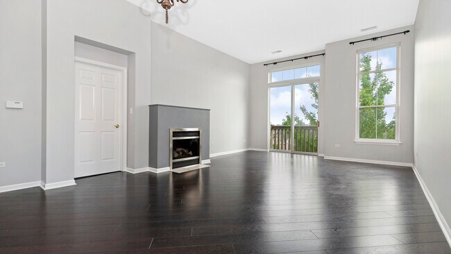 Living room - 1 - 1950 Farnsworth Ln