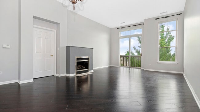 Living room - 1 - 1950 Farnsworth Ln