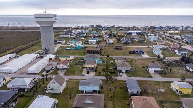 Foto del edificio - 16522 Jean Lafitte Rd