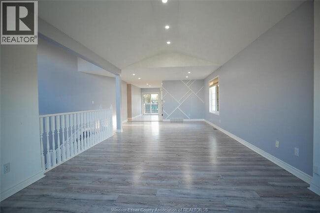 Building Photo - 569 Cabana Road E