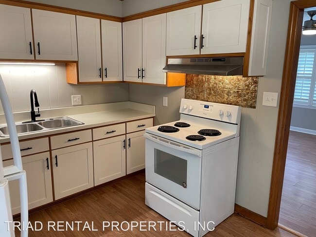 Building Photo - 2 br, 1 bath House - 613 E. CARDINAL ST
