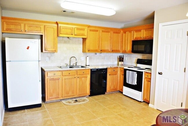 Building Photo - 10124 Nashville Ct