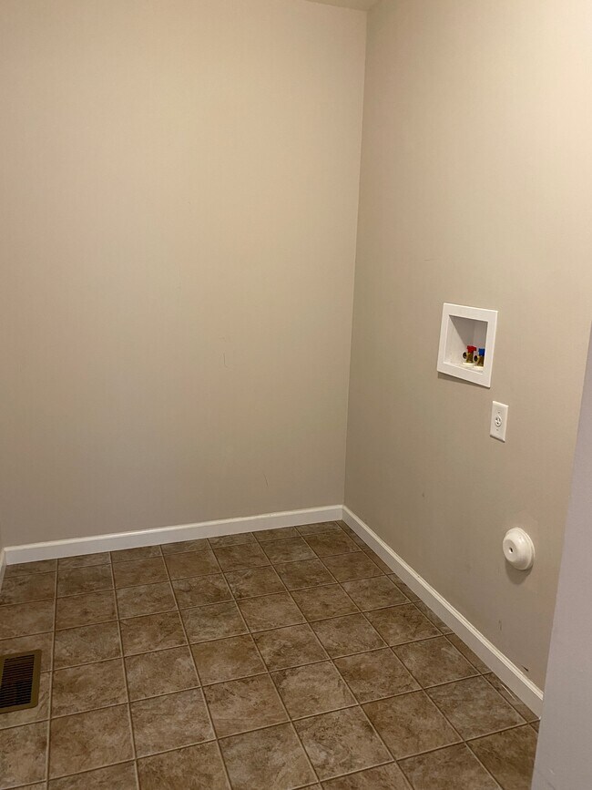Building Photo - 2657 Cedar Grove Dr