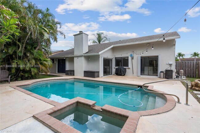 Foto del edificio - 3 br, 2 bath House - Welleby