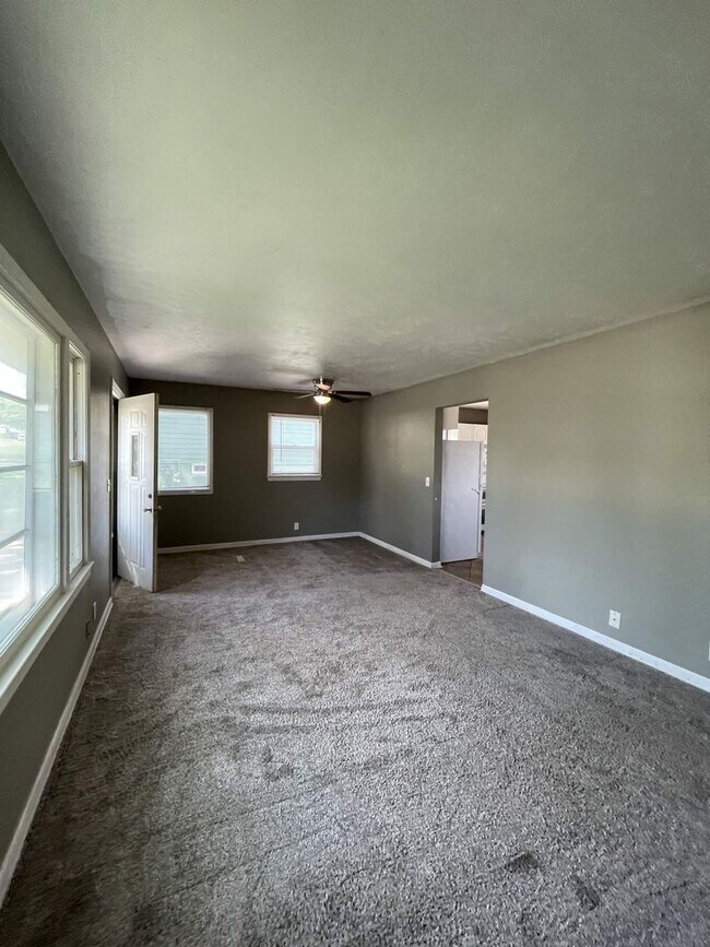Foto del edificio - 9218 Meredith Ave