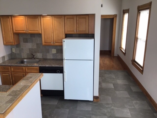 Tons of natural light throughout - 501 Klotter Ave