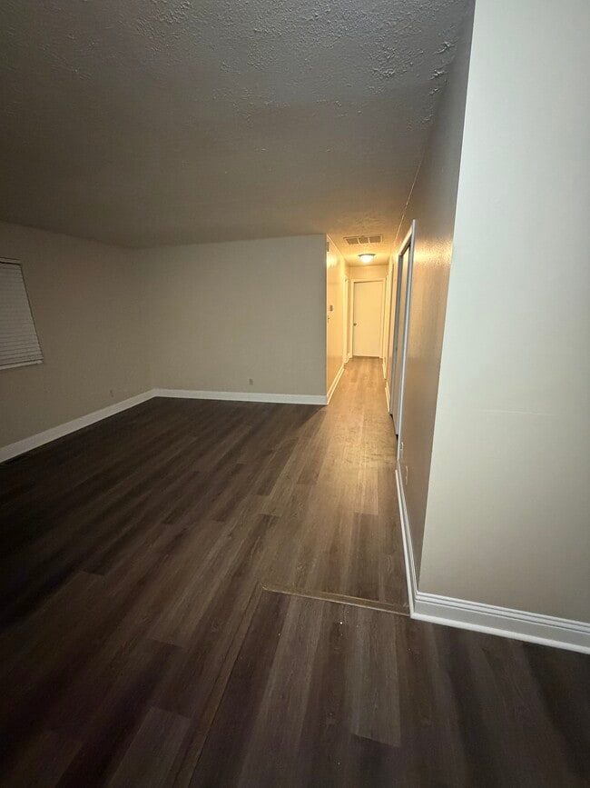 Building Photo - 4030 Redfern Dr