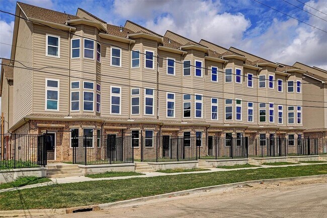 Photo - 2020 McGowen St Apartment