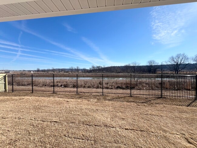 Building Photo - 561 Shepherd St