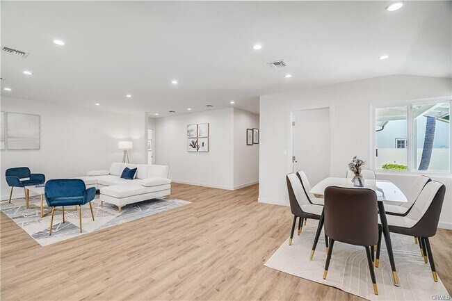 Building Photo - 7008 Encino Ave