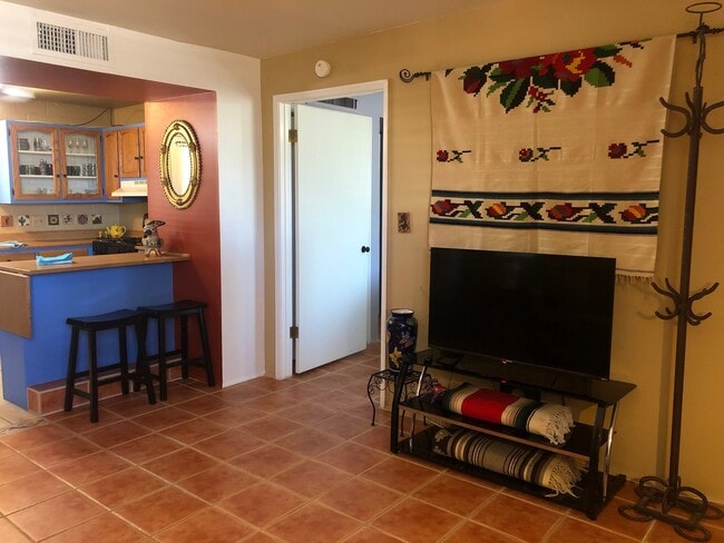 Building Photo - 386 South La Cañada Drive