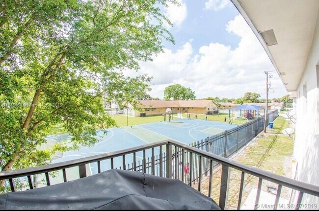 Foto del edificio - 5333 NW 18th St