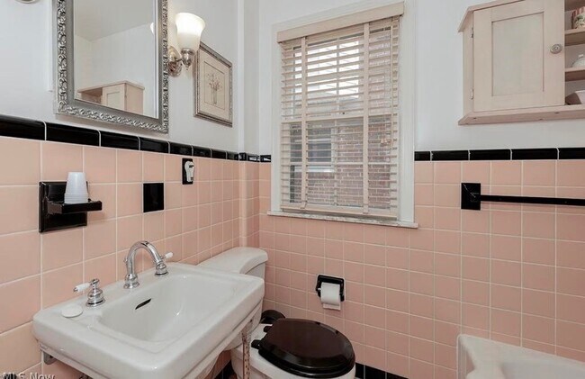 Foto del edificio - 13582 Cedar Rd