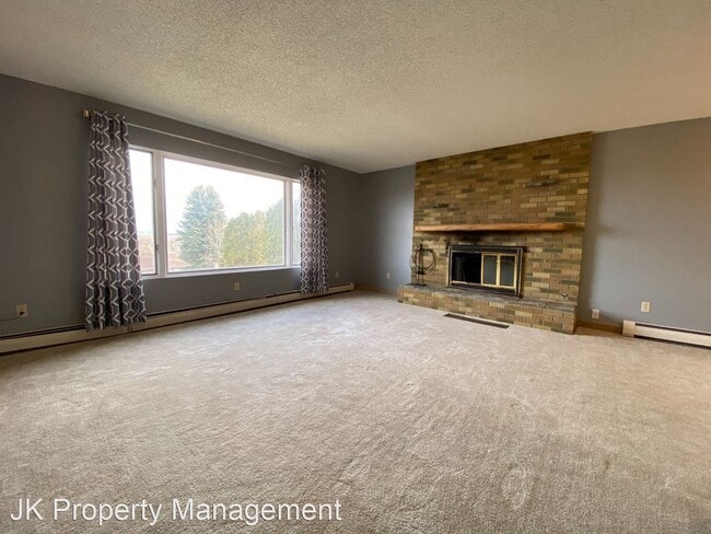 Building Photo - 4 br, 2.5 bath House - 2756 Evergreen Drive