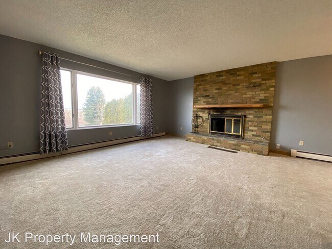 Foto del edificio - 4 br, 2.5 bath House - 2756 Evergreen Drive