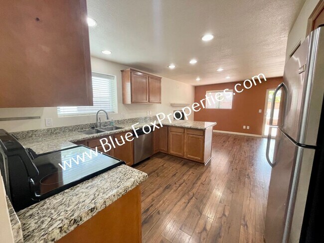 Building Photo - 2898 E Weymouth Cir