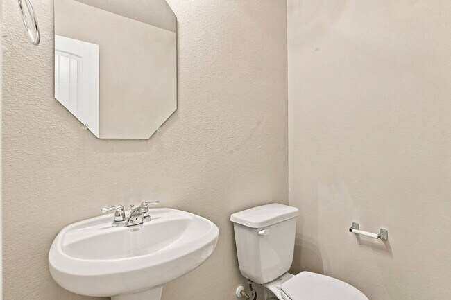 Foto del edificio - 5323 Brooklyn Rose Dr