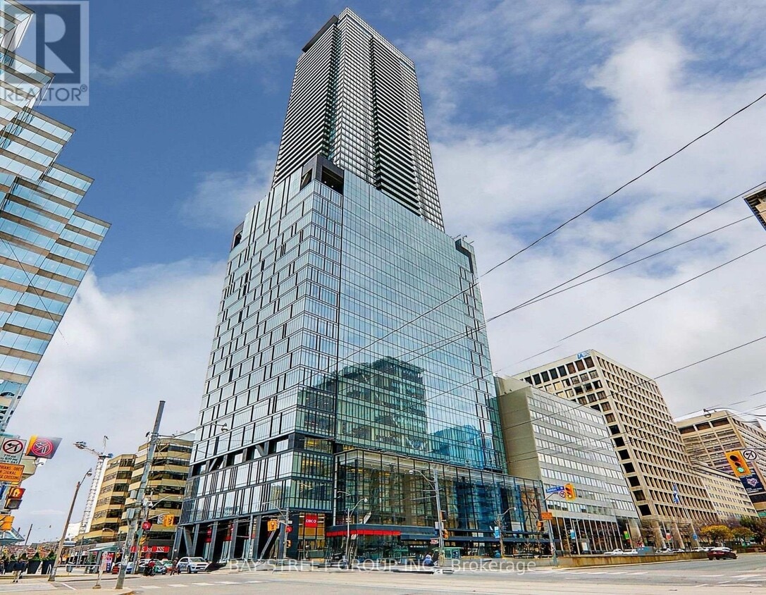 Primary Photo - 488 University Ave