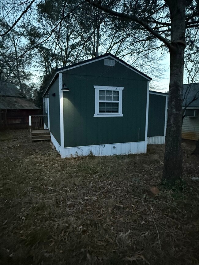 Building Photo - 1118 US-221A Hwy