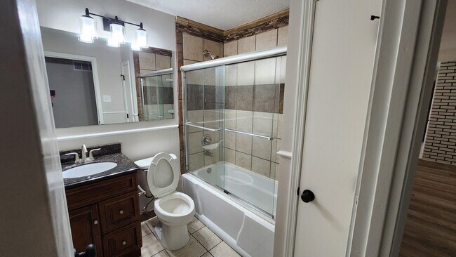 Foto del edificio - 2140 Teakwood Manor Dr