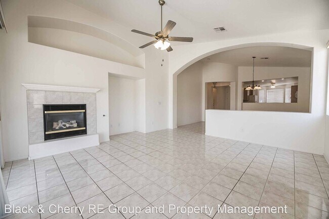 Foto del edificio - 3 br, 2 bath House - 5012 Soaring Springs Ave