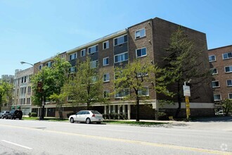 Building Photo - 7120 N Sheridan Rd