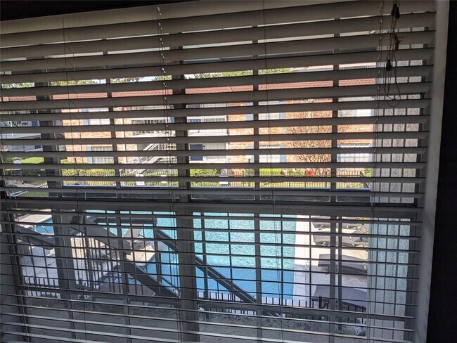 Foto del edificio - 2350 Bering Dr