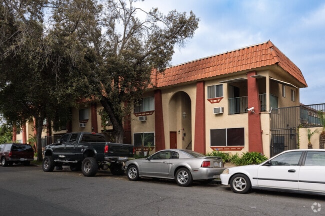 Abedul de Santa Ana - Santa Ana Birch Apartments