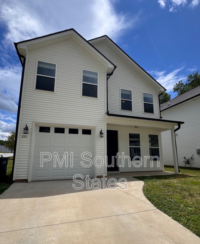 Photo - 301 Clarus Crk Wy House