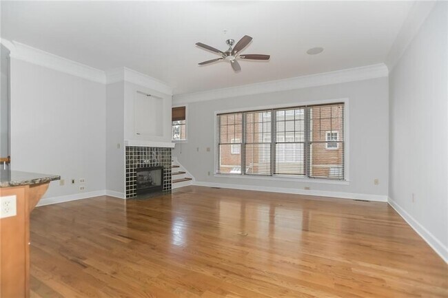 Foto del edificio - 1381 Parkview Ln