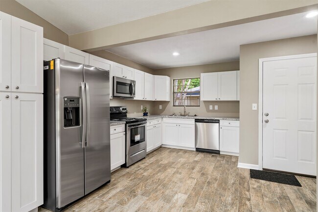 Building Photo - 3411 Balboa Cir