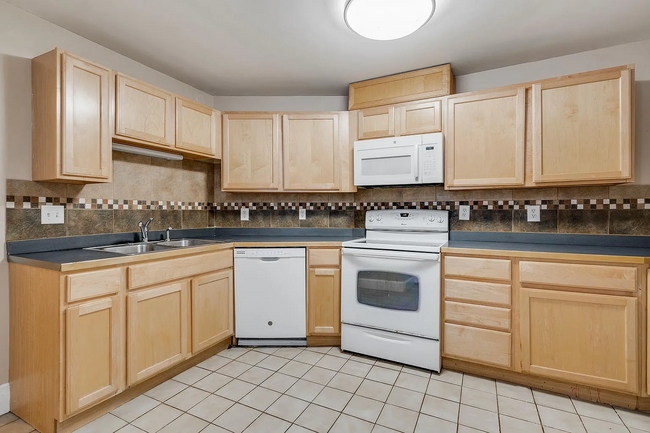 Building Photo - 2BR 1BA 4-Plex
