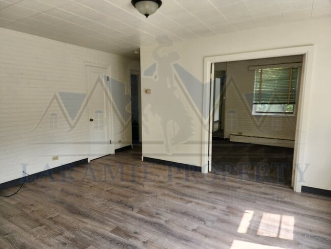 Building Photo - 309 S 10th St