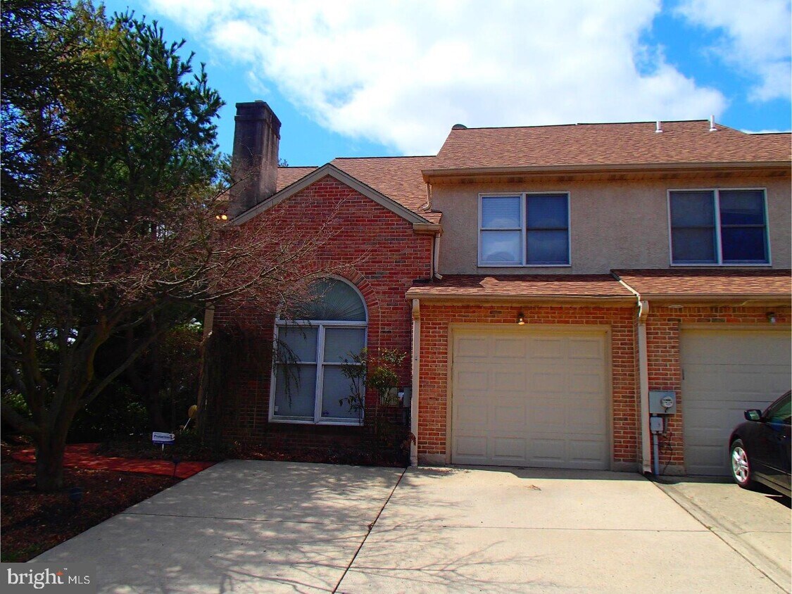 Foto principal - 1 Summit Ct